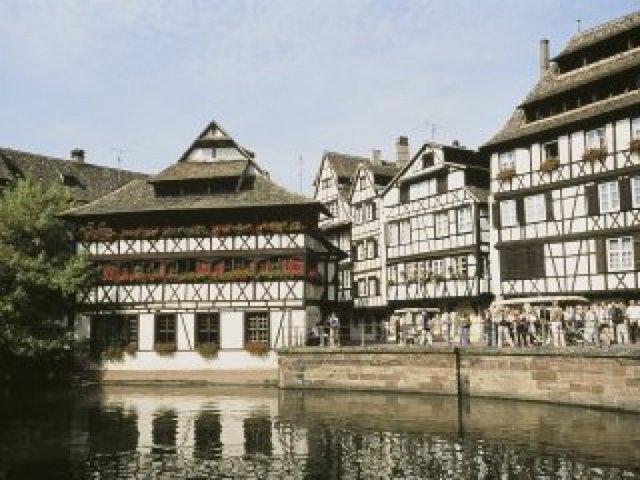 Vol direct vers Strasbourg tous les samedis du 19 décembre au 2 janvier Vol direct vers Strasbourg tous les samedis du 19 décembre au 2 janvier